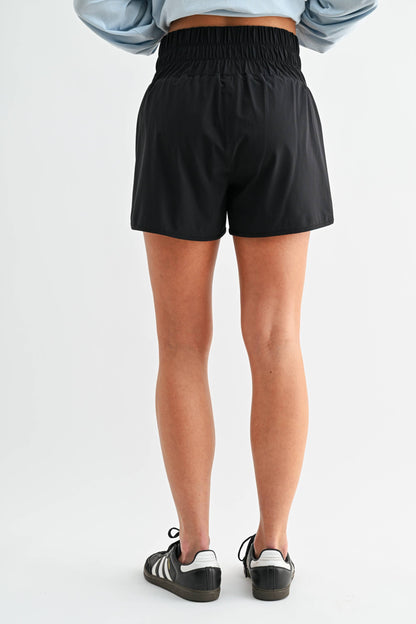 Contour Scallop Active Shorts